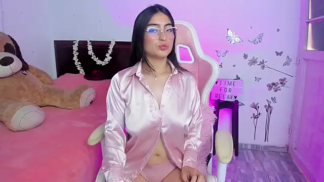 Blue Petite online show from February 7, 2025, 3:41 pm