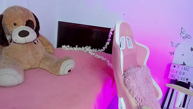 Blue Petite online show from February 24, 2025, 6:47 pm