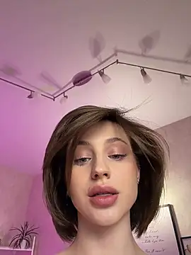 Camilla Railian online show from April 18, 2026, 9:04 pm