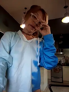 Snapshot of FrozenWaffle chatting on May 2, 2026, 4:01 pm FrozenWaffle online show from May 2, 2026, 4:01 pm