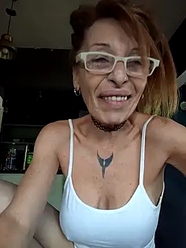 Snapshot of FrozenWaffle chatting on May 5, 2026, 4:15 pm FrozenWaffle online show from May 5, 2026, 4:15 pm