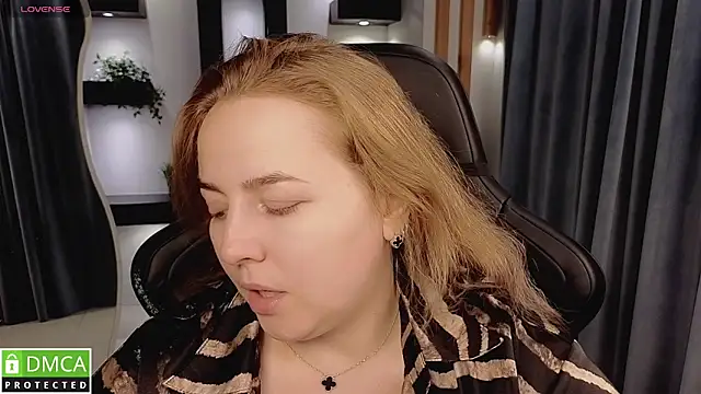 Mira Mermayd online show from November 23, 2025, 1:27 am