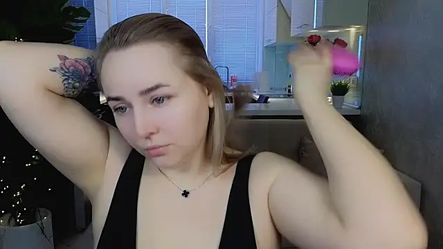 Mira Mermayd online show from March 12, 2026, 1:34 am