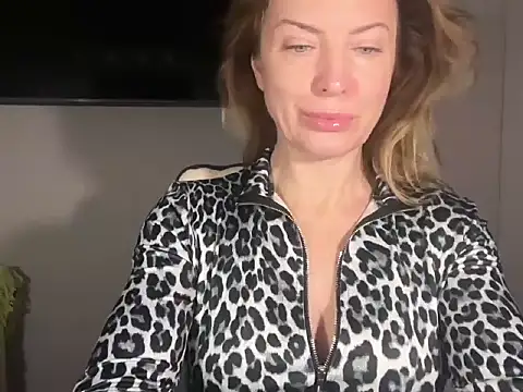 RachellAmazing online show from November 15, 2025, 6:22 am