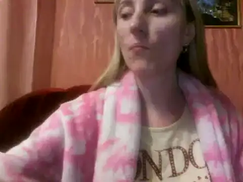 Snapshot of Biddy_Alana chatting on December 9, 2024, 2:17 pm Biddy Alana online show from December 9, 2024, 2:17 pm