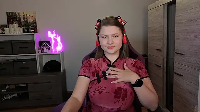 TinniAngel online show from September 30, 2025, 5:29 pm