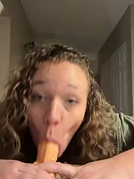 AuroraSummers online show from February 25, 2025, 3:42 am