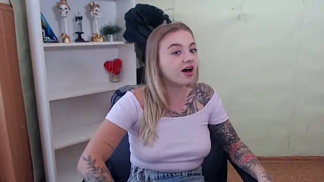 CrazyGloria online show from September 21, 2025, 5:31 am