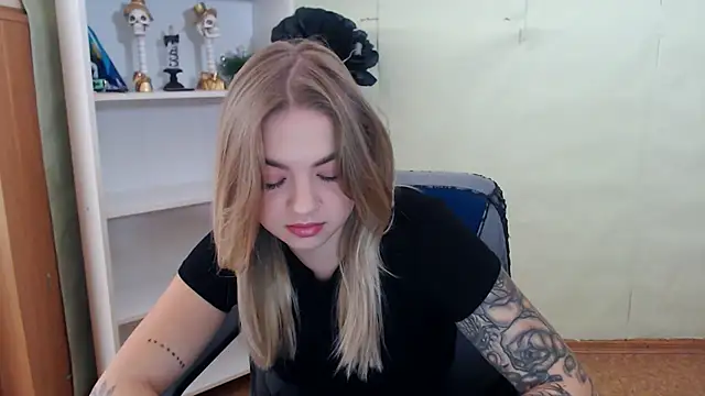 CrazyGloria online show from September 25, 2025, 5:55 am