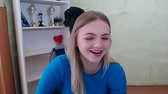 CrazyGloria online show from October 3, 2025, 5:48 am