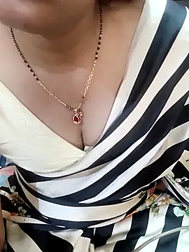 Snapshot of Diya_143 chatting on October 17, 2025, 8:17 am Diya 143 online show from October 17, 2025, 8:17 am