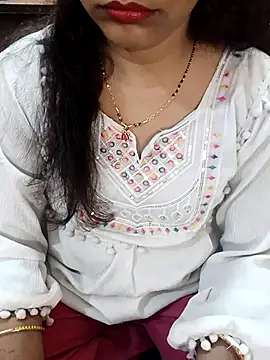 Snapshot of Diya_143 chatting on October 18, 2025, 5:32 am Diya 143 online show from October 18, 2025, 5:32 am