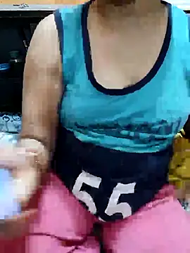 Snapshot of Diya_143 chatting on October 18, 2025, 5:35 pm Diya 143 online show from October 18, 2025, 5:35 pm