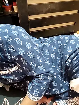 Snapshot of Diya_143 chatting on October 19, 2025, 5:57 pm Diya 143 online show from October 19, 2025, 5:57 pm