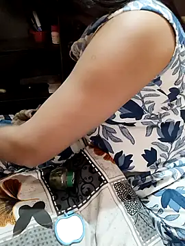 Snapshot of Diya_143 chatting on October 20, 2025, 6:14 am Diya 143 online show from October 20, 2025, 6:14 am