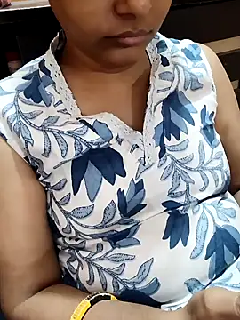 Snapshot of Diya_143 chatting on October 26, 2025, 6:14 pm Diya 143 online show from October 26, 2025, 6:14 pm