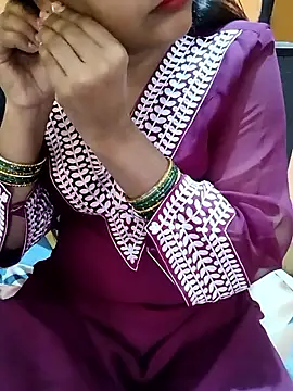 Snapshot of Diya_143 chatting on November 6, 2025, 6:36 am Diya 143 online show from November 6, 2025, 6:36 am