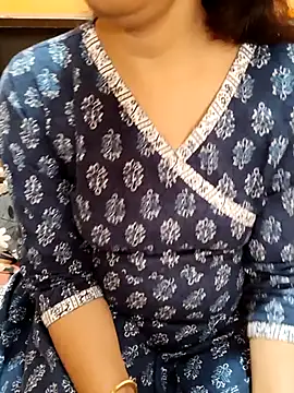 Snapshot of Diya_143 chatting on November 7, 2025, 7:08 am Diya 143 online show from November 7, 2025, 7:08 am