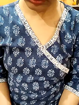 Snapshot of Diya_143 chatting on November 7, 2025, 7:36 pm Diya 143 online show from November 7, 2025, 7:36 pm