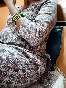 Snapshot of Diya_143 chatting on November 12, 2025, 4:57 am Diya 143 online show from November 12, 2025, 4:57 am