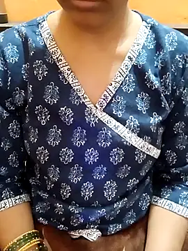 Snapshot of Diya_143 chatting on November 17, 2025, 10:21 am Diya 143 online show from November 17, 2025, 10:21 am