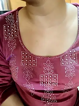 Snapshot of Diya_143 chatting on November 18, 2025, 7:02 am Diya 143 online show from November 18, 2025, 7:02 am