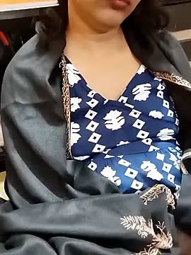 Snapshot of Diya_143 chatting on November 23, 2025, 7:02 pm Diya 143 online show from November 23, 2025, 7:02 pm