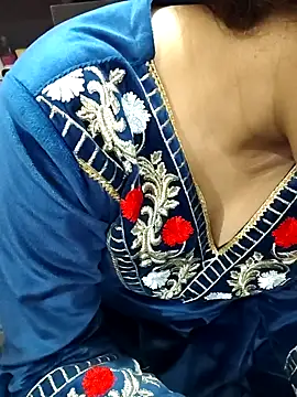 Snapshot of Diya_143 chatting on January 17, 2026, 8:23 pm Diya 143 online show from January 17, 2026, 8:23 pm