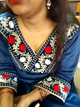 Snapshot of Diya_143 chatting on February 4, 2026, 7:47 am Diya 143 online show from February 4, 2026, 7:47 am