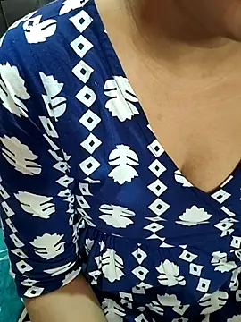 Snapshot of Diya_143 chatting on February 13, 2026, 5:58 am Diya 143 online show from February 13, 2026, 5:58 am