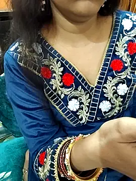 Snapshot of Diya_143 chatting on February 14, 2026, 6:54 am Diya 143 online show from February 14, 2026, 6:54 am