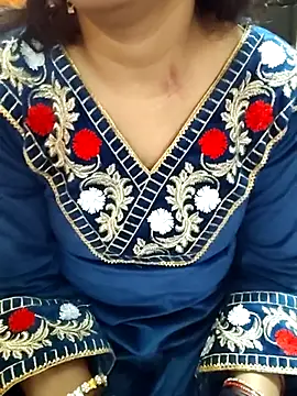 Snapshot of Diya_143 chatting on February 14, 2026, 7:10 pm Diya 143 online show from February 14, 2026, 7:10 pm