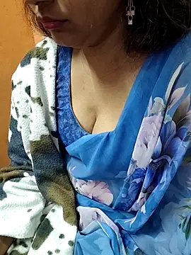 Snapshot of Diya_143 chatting on February 17, 2026, 8:44 am Diya 143 online show from February 17, 2026, 8:44 am