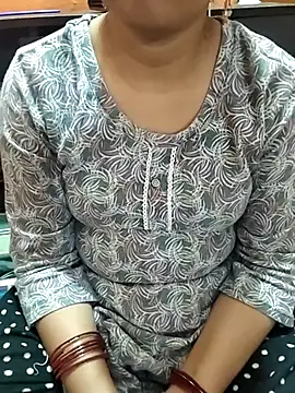 Snapshot of Diya_143 chatting on February 19, 2026, 7:48 am Diya 143 online show from February 19, 2026, 7:48 am