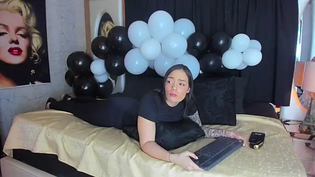 Snapshot of celestestars chatting on October 29, 2025, 9:27 pm celestestars online show from October 29, 2025, 9:27 pm