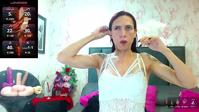 Snapshot of VanessaWolf chatting on October 18, 2025, 2:29 pm VanessaWolf online show from October 18, 2025, 2:29 pm