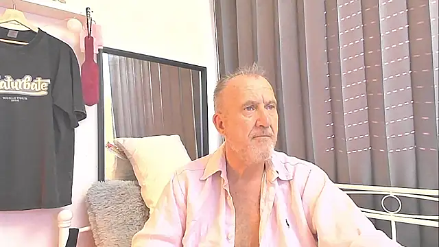Snapshot of openminddaddy chatting on January 18, 2025, 12:36 pm openminddaddy online show from January 18, 2025, 12:36 pm
