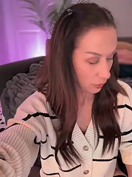 Snapshot of Fiona_Kent_ chatting on February 26, 2025, 1:43 am Fiona Kent online show from February 26, 2025, 1:43 am