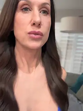 Snapshot of Fiona_Kent_ chatting on March 20, 2025, 9:24 pm Fiona Kent online show from March 20, 2025, 9:24 pm