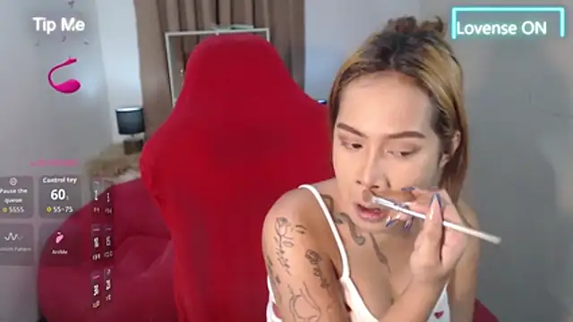 FrancineGarcia online show from November 24, 2025, 1:11 pm