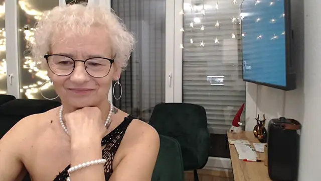 Hot Ann52 online show from December 16, 2024, 5:43 pm