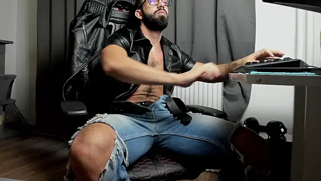 Snapshot of liamaesthetic chatting on December 23, 2024, 6:11 am liamaesthetic online show from December 23, 2024, 6:11 am