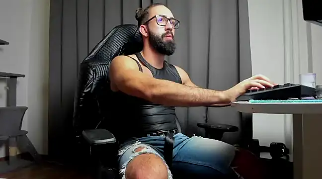 Snapshot of liamaesthetic chatting on March 2, 2025, 6:40 pm liamaesthetic online show from March 2, 2025, 6:40 pm