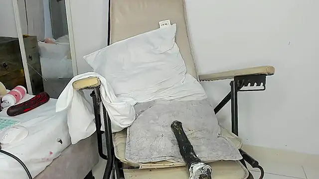 AlyssonKim online show from October 20, 2025, 8:20 pm