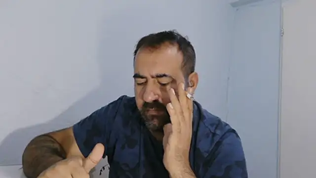 Snapshot of ZYXEL353 chatting on November 16, 2025, 10:59 pm ZYXEL353 online show from November 16, 2025, 10:59 pm