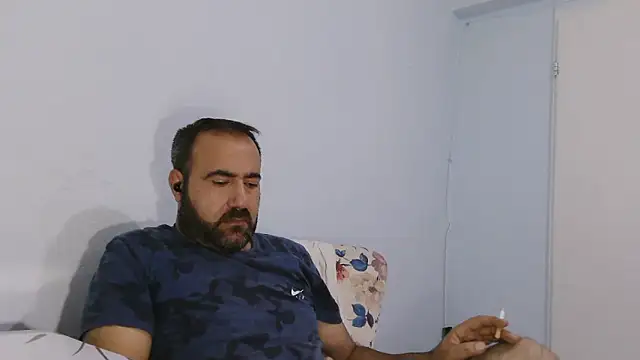 Snapshot of ZYXEL353 chatting on November 18, 2025, 11:37 pm ZYXEL353 online show from November 18, 2025, 11:37 pm