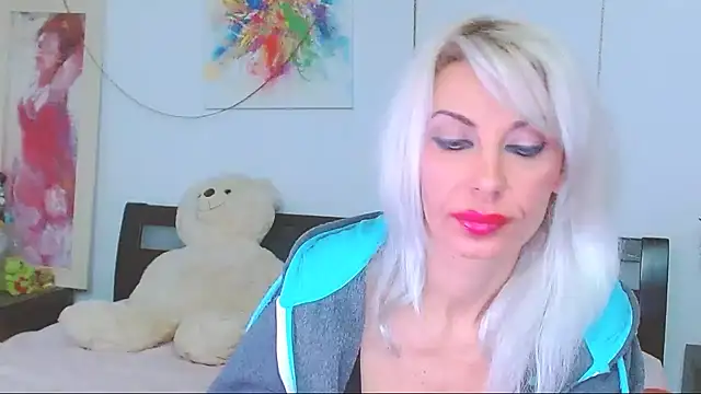 HoneyLara online show from January 6, 2026, 12:58 am