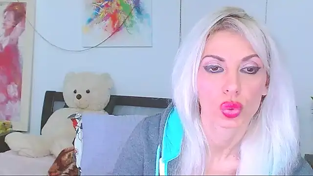 HoneyLara online show from February 24, 2026, 10:52 pm