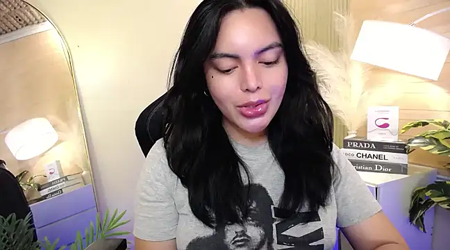 HotstuffCherrySummer online show from January 8, 2025, 9:10 am