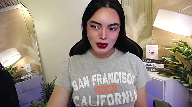 HotstuffCherrySummer online show from February 1, 2025, 5:07 am